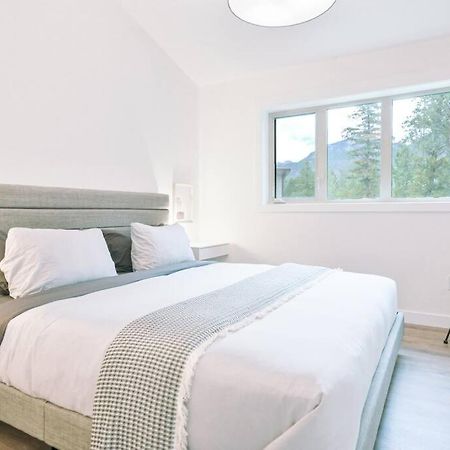 Oasis Getaway, Mins To Lake, King Bed, Dbl Garage Invermere Eksteriør bilde