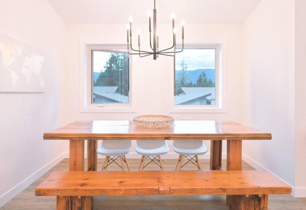 Oasis Getaway, Mins To Lake, King Bed, Dbl Garage Invermere Eksteriør bilde