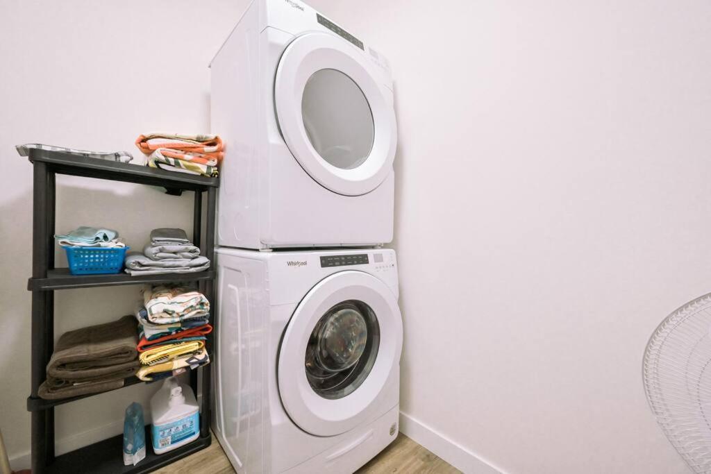 Oasis Getaway, Mins To Lake, King Bed, Dbl Garage Invermere Eksteriør bilde