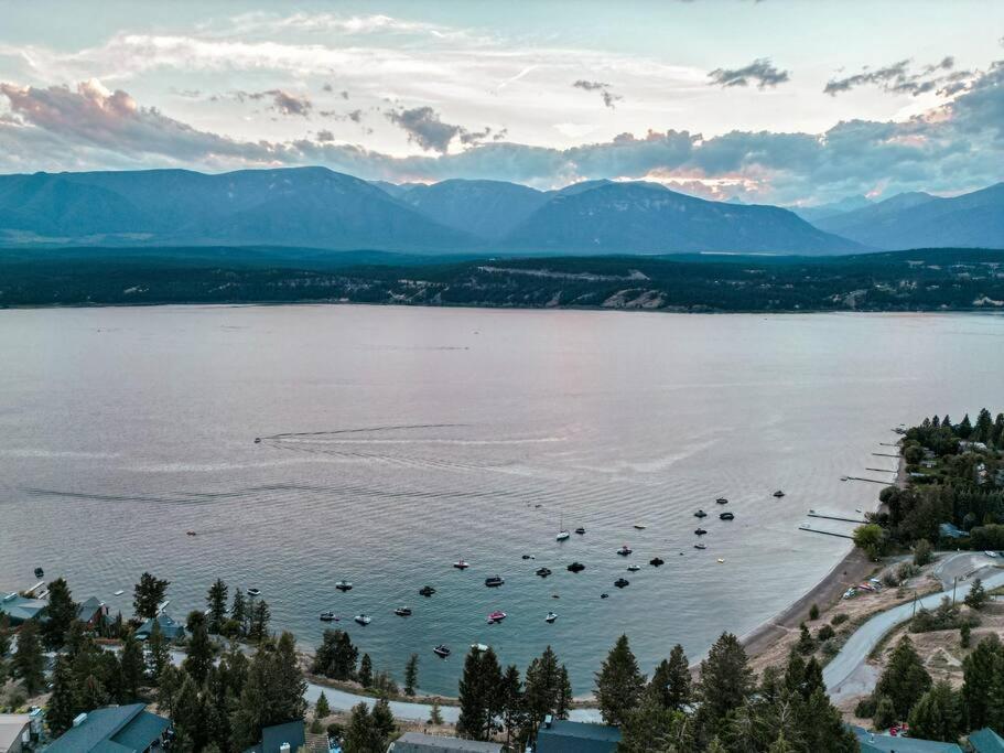 Oasis Getaway, Mins To Lake, King Bed, Dbl Garage Invermere Eksteriør bilde