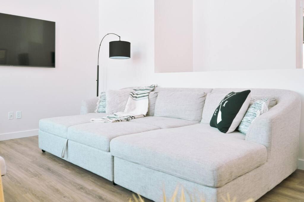 Oasis Getaway, Mins To Lake, King Bed, Dbl Garage Invermere Eksteriør bilde